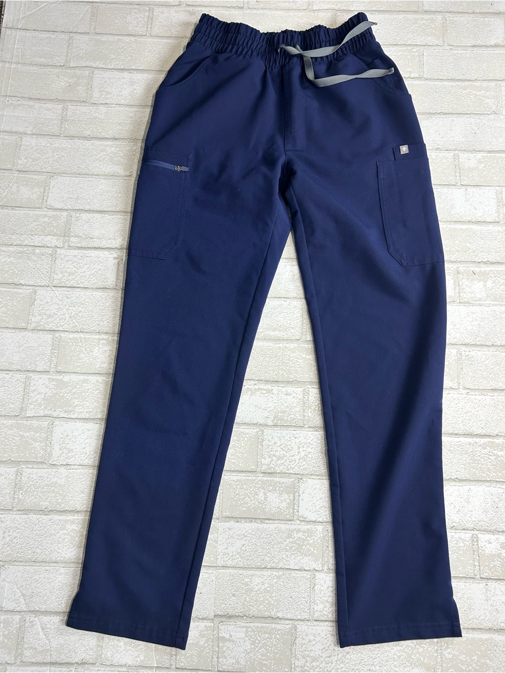 Figs Navy Yola Straight Leg Scrubs - Style W20SW2031 Size XS